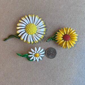Vintage Enamel Daisy Brooch Set